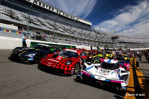 what time does the rolex 24 hour race start